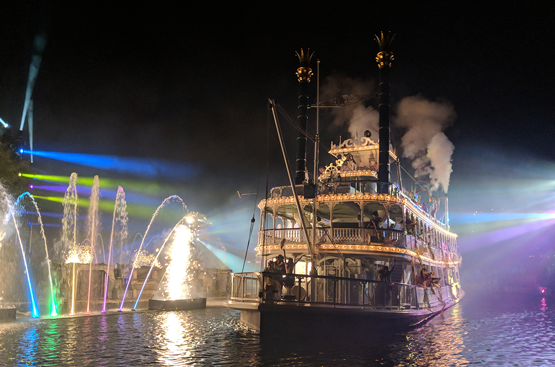 Riverboat Fantasmic Show, Disneyland California